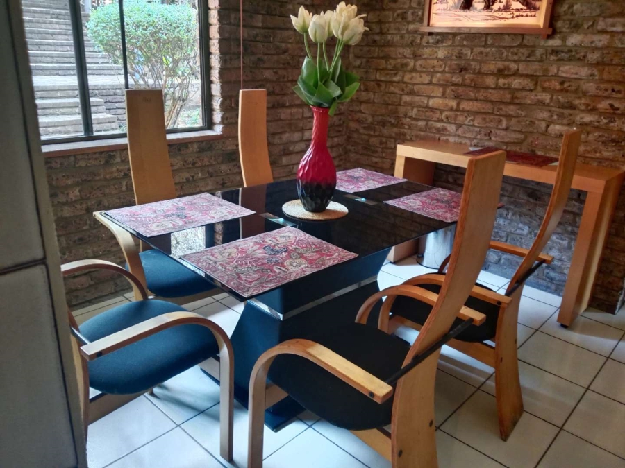 5 Bedroom Property for Sale in Mondeor Gauteng