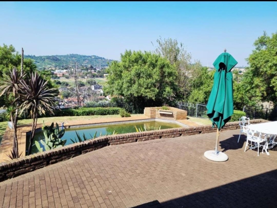 5 Bedroom Property for Sale in Mondeor Gauteng