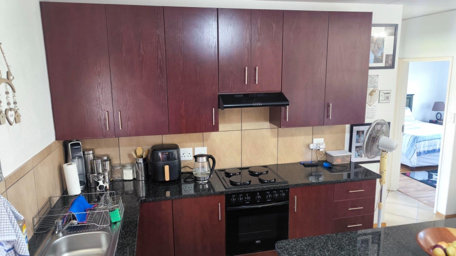 2 Bedroom Property for Sale in Albertsdal Gauteng