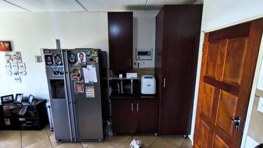 2 Bedroom Property for Sale in Albertsdal Gauteng