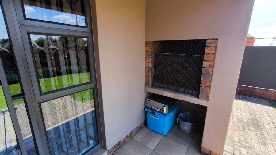 2 Bedroom Property for Sale in Albertsdal Gauteng