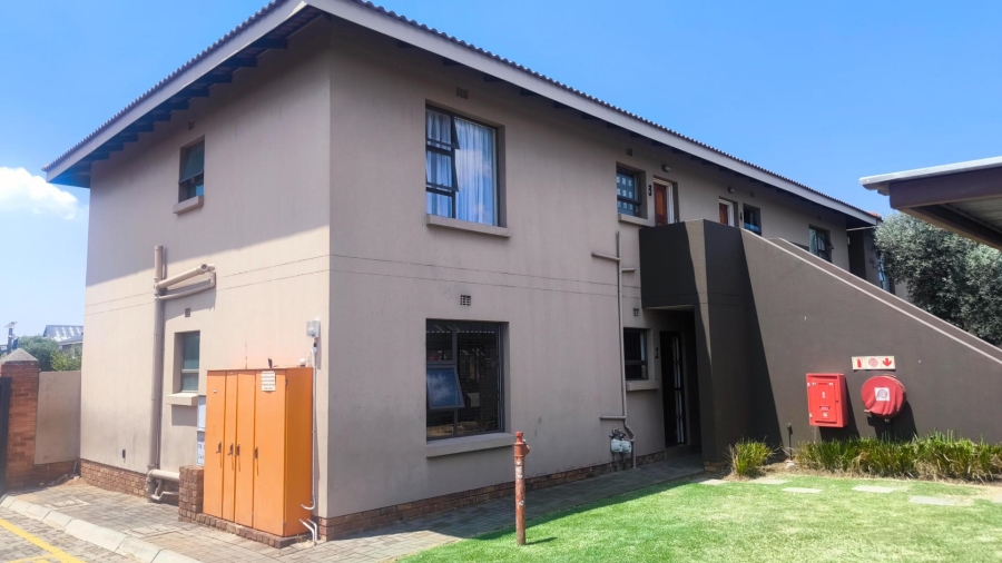 2 Bedroom Property for Sale in Albertsdal Gauteng