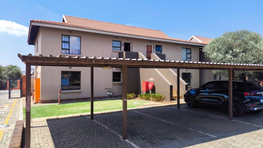 2 Bedroom Property for Sale in Albertsdal Gauteng
