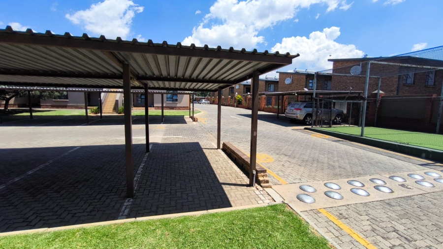 2 Bedroom Property for Sale in Albertsdal Gauteng
