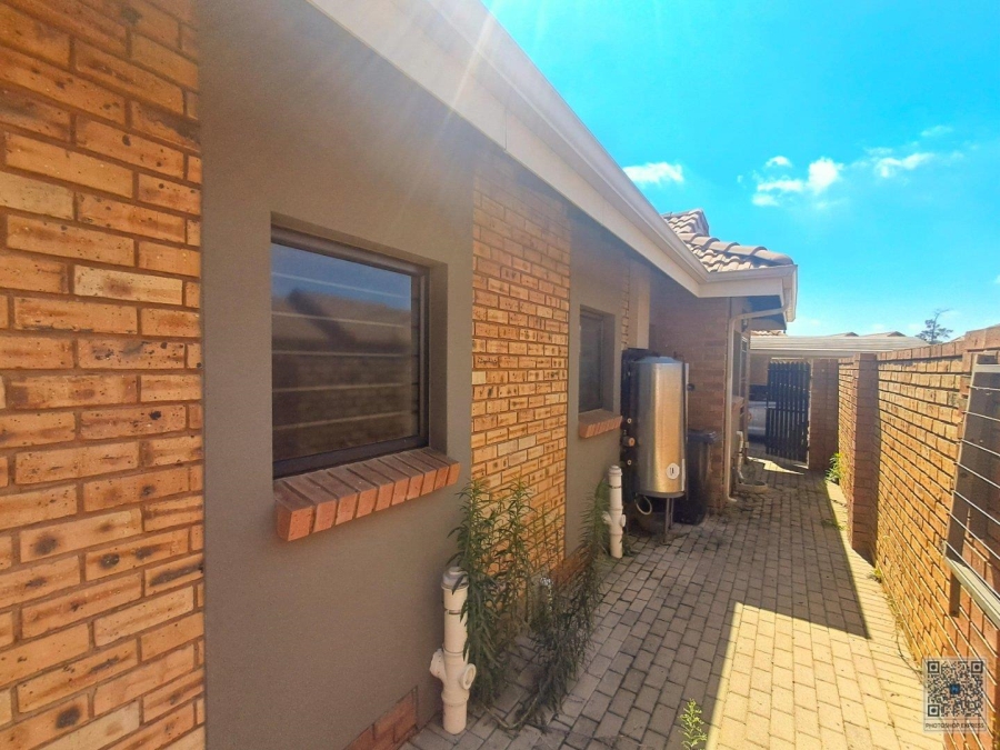 2 Bedroom Property for Sale in Pomona Gauteng