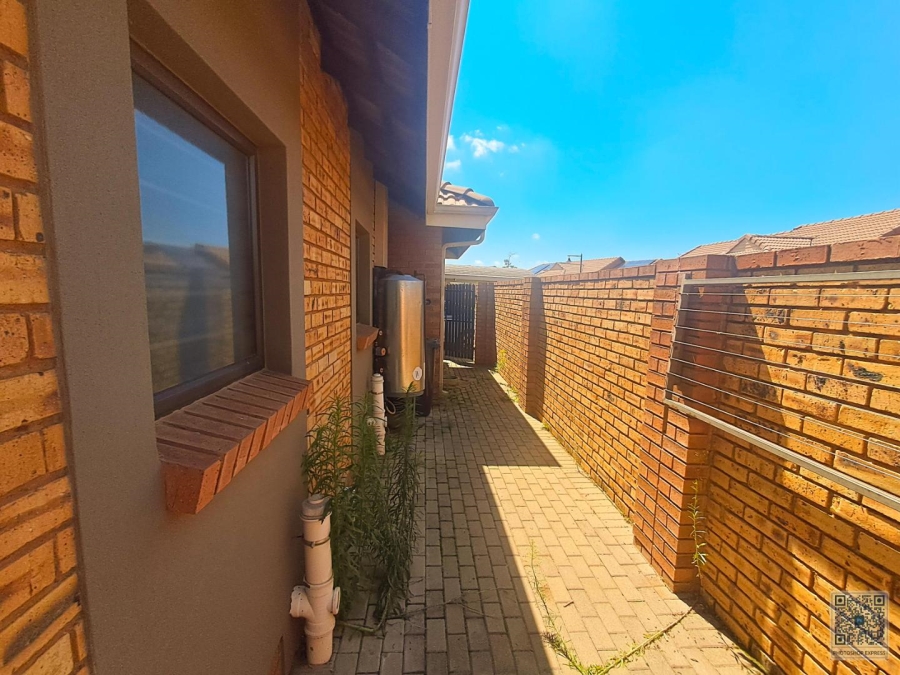 2 Bedroom Property for Sale in Pomona Gauteng