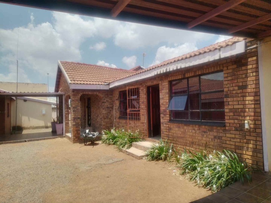 To Let commercial Property for Rent in Soshanguve HH Gauteng