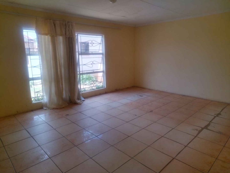 To Let commercial Property for Rent in Soshanguve HH Gauteng