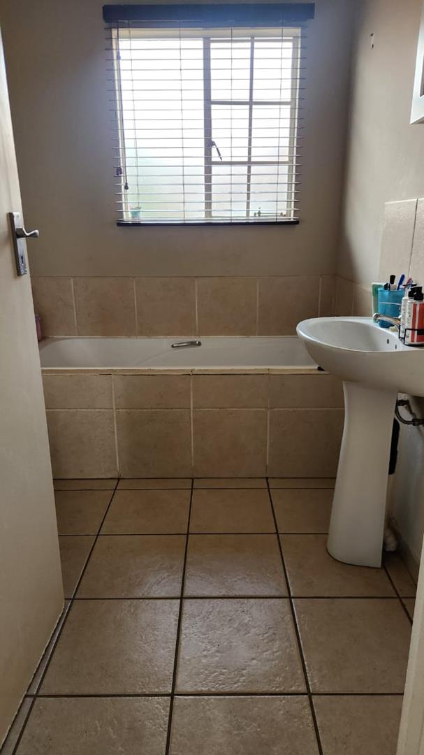 2 Bedroom Property for Sale in The Orchards Gauteng
