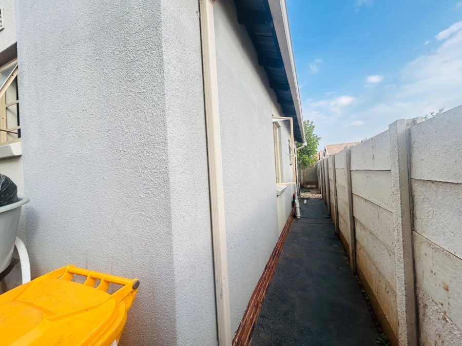 3 Bedroom Property for Sale in Palm Ridge Gauteng