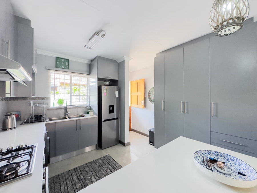 2 Bedroom Property for Sale in Garsfontein Gauteng