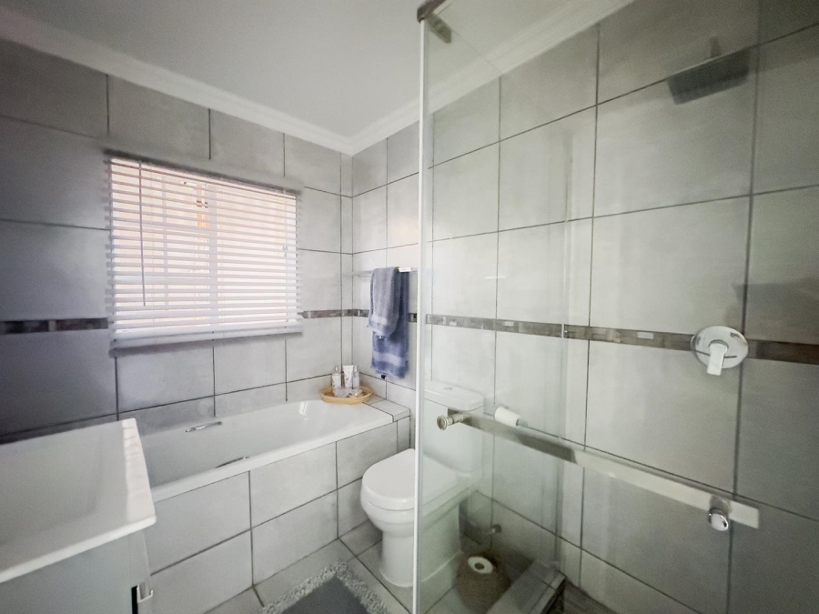 2 Bedroom Property for Sale in Garsfontein Gauteng