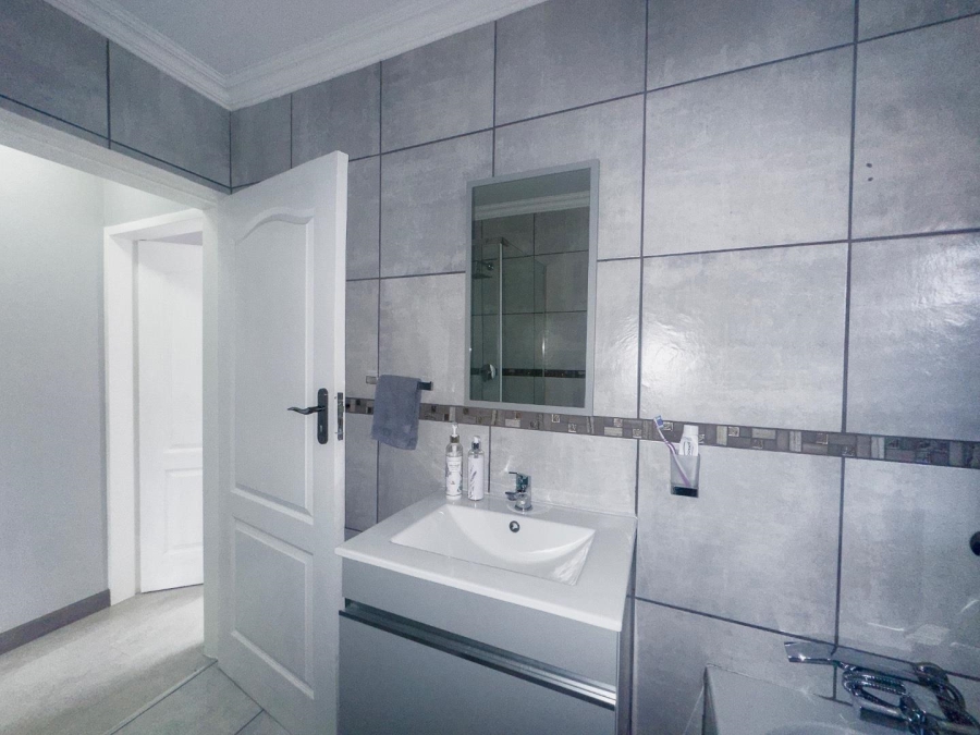 2 Bedroom Property for Sale in Garsfontein Gauteng