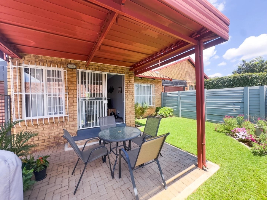 2 Bedroom Property for Sale in Garsfontein Gauteng