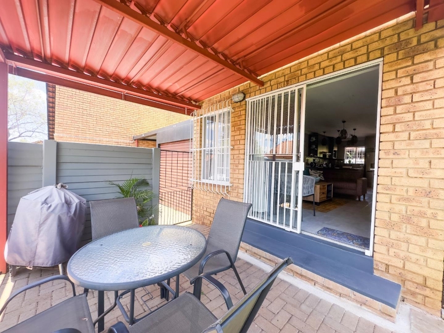 2 Bedroom Property for Sale in Garsfontein Gauteng