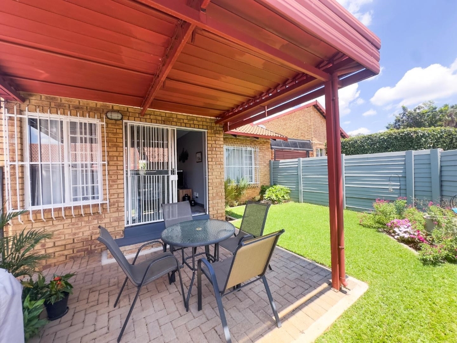 2 Bedroom Property for Sale in Garsfontein Gauteng