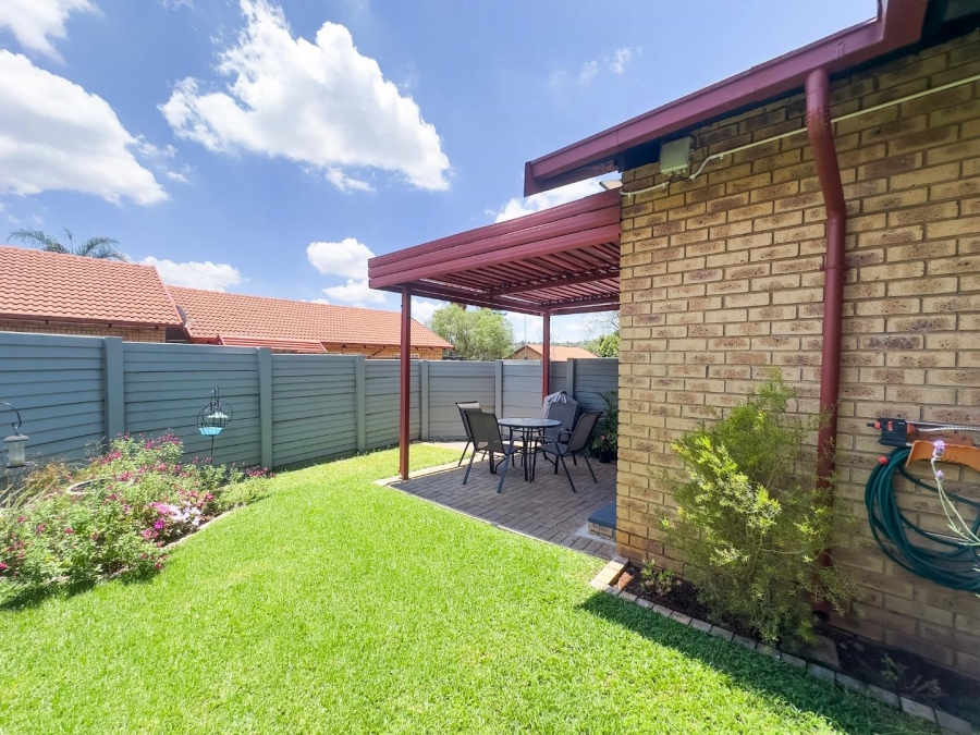 2 Bedroom Property for Sale in Garsfontein Gauteng