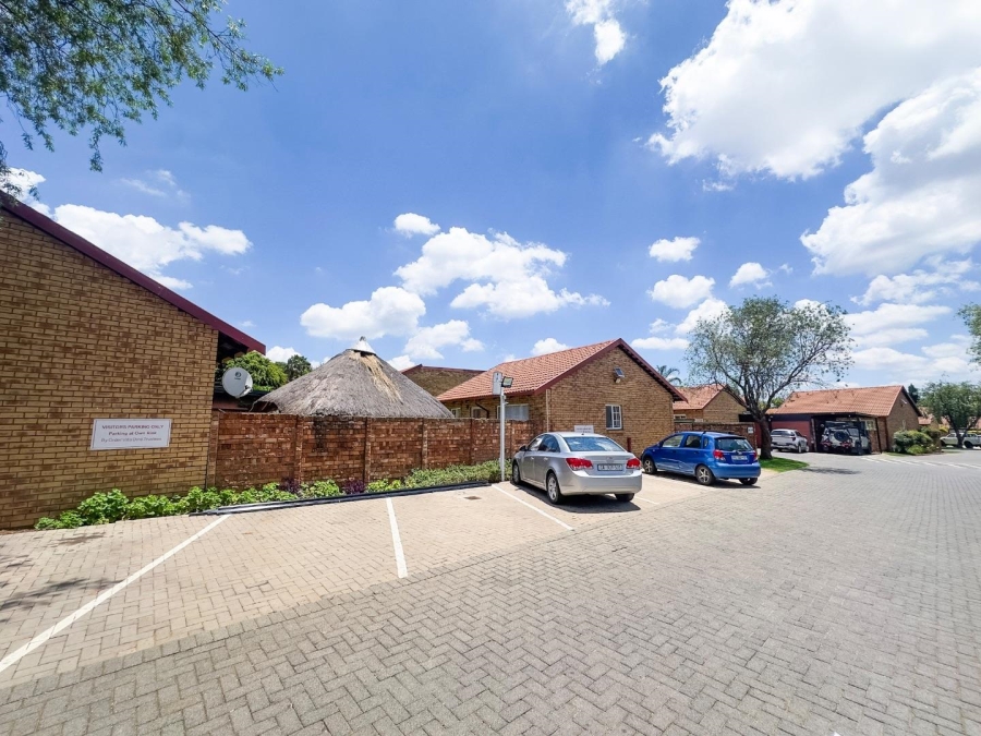 2 Bedroom Property for Sale in Garsfontein Gauteng