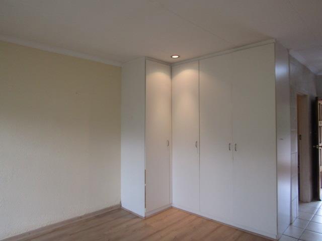 1 Bedroom Property for Sale in Helderkruin Gauteng