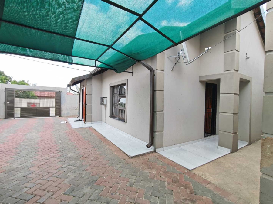 6 Bedroom Property for Sale in Cosmo City Gauteng