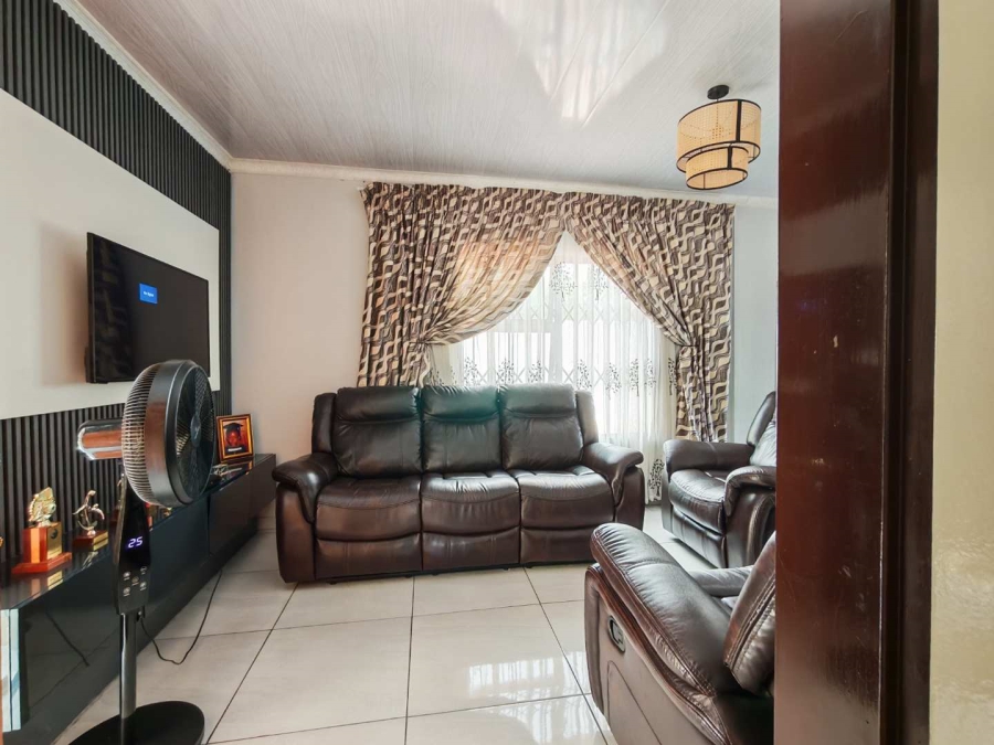 6 Bedroom Property for Sale in Cosmo City Gauteng