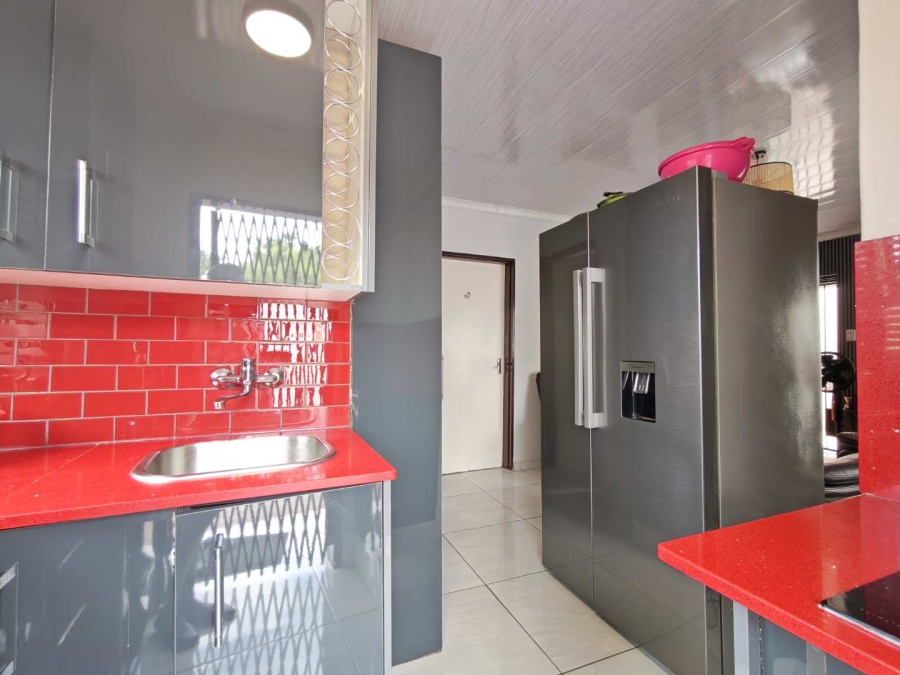 6 Bedroom Property for Sale in Cosmo City Gauteng