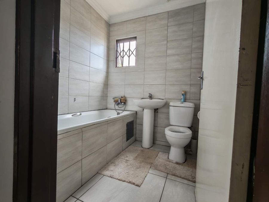 6 Bedroom Property for Sale in Cosmo City Gauteng