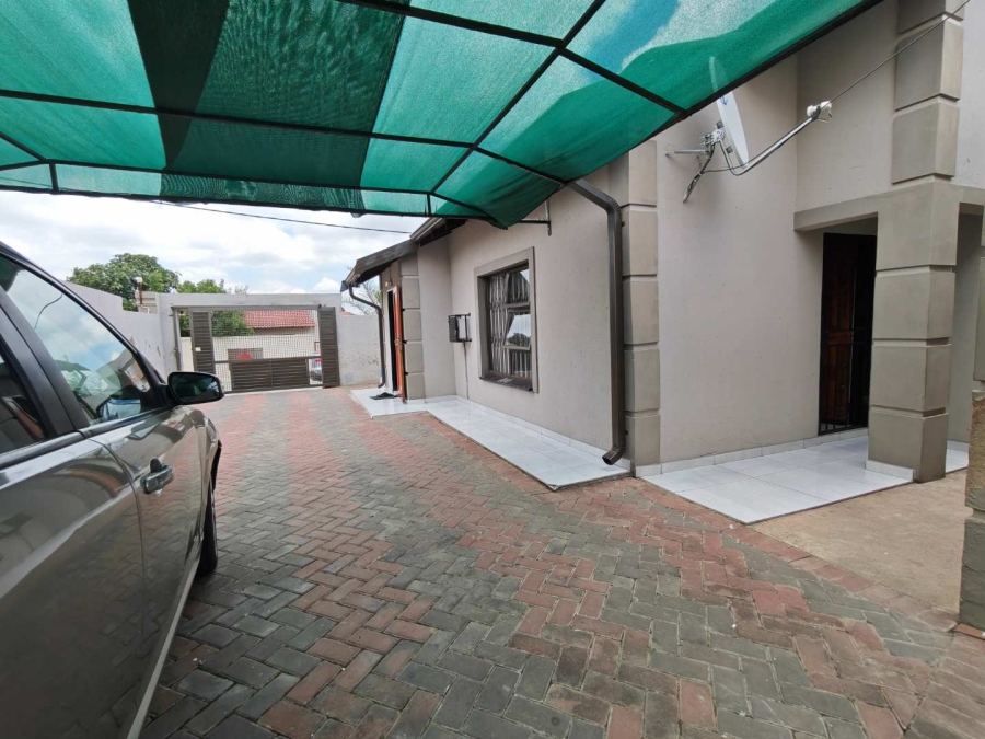 6 Bedroom Property for Sale in Cosmo City Gauteng