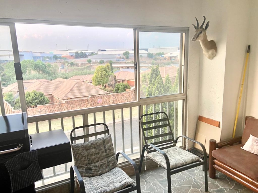 To Let 2 Bedroom Property for Rent in Elandshaven Gauteng