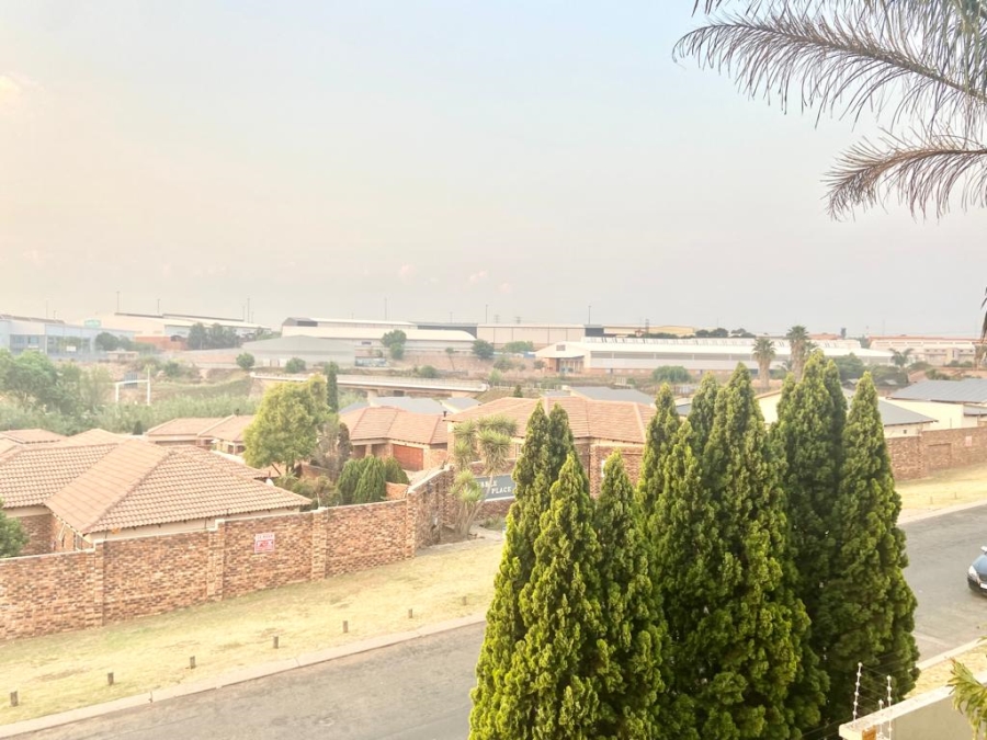 To Let 2 Bedroom Property for Rent in Elandshaven Gauteng