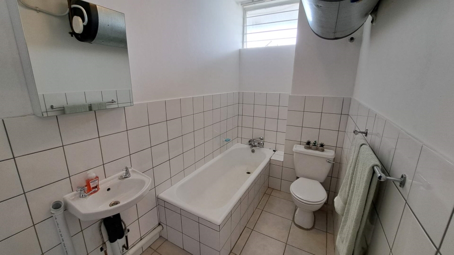 To Let 2 Bedroom Property for Rent in Honeyhills Gauteng