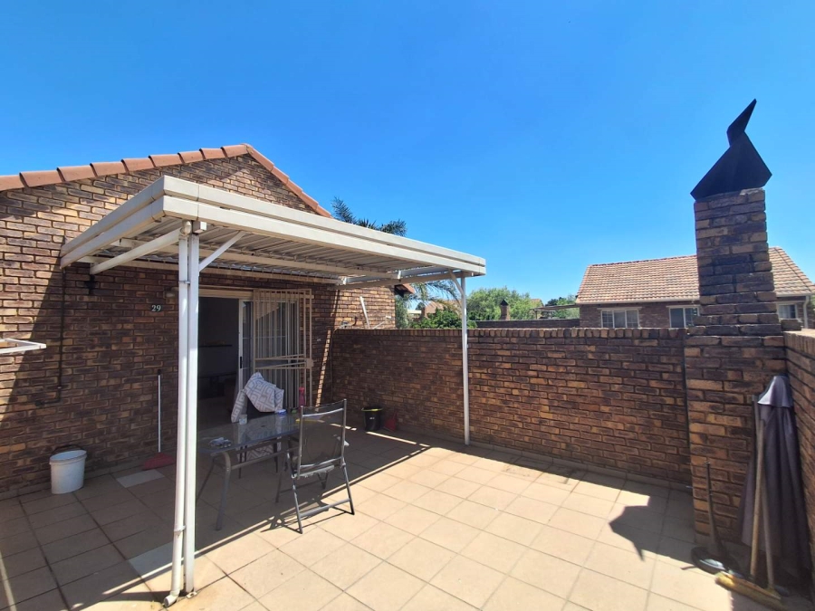 2 Bedroom Property for Sale in Willow Park Manor Gauteng