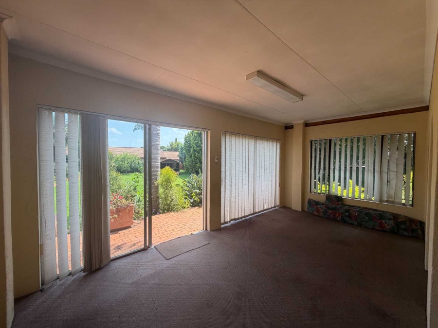 4 Bedroom Property for Sale in Wierdapark Gauteng