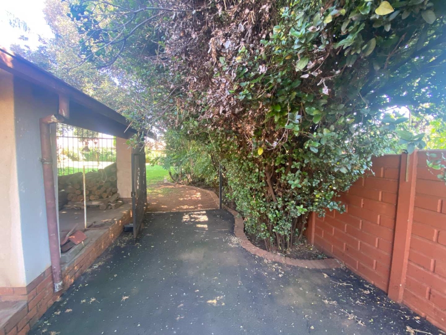 4 Bedroom Property for Sale in Wierdapark Gauteng