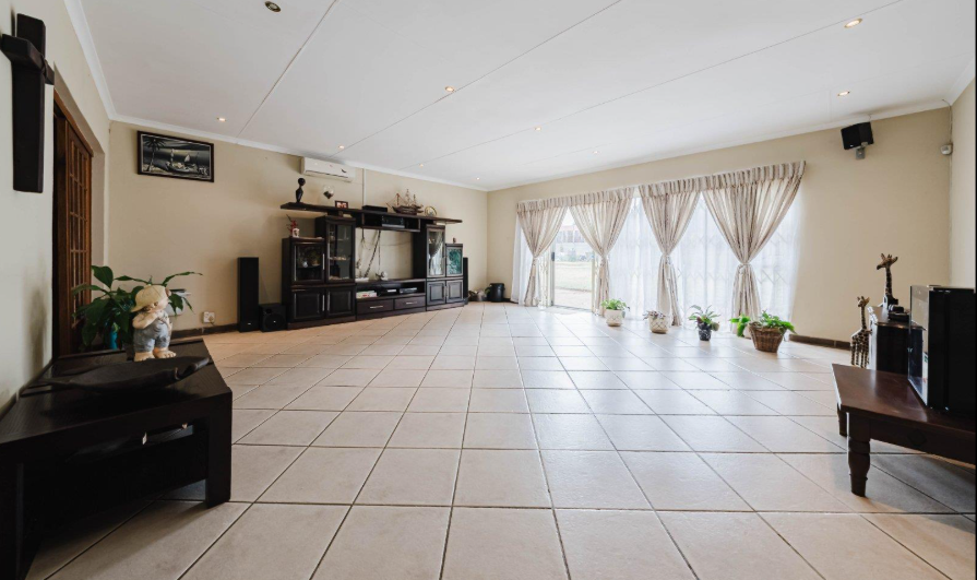 5 Bedroom Property for Sale in Brackenhurst Gauteng