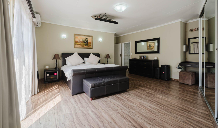 5 Bedroom Property for Sale in Brackenhurst Gauteng