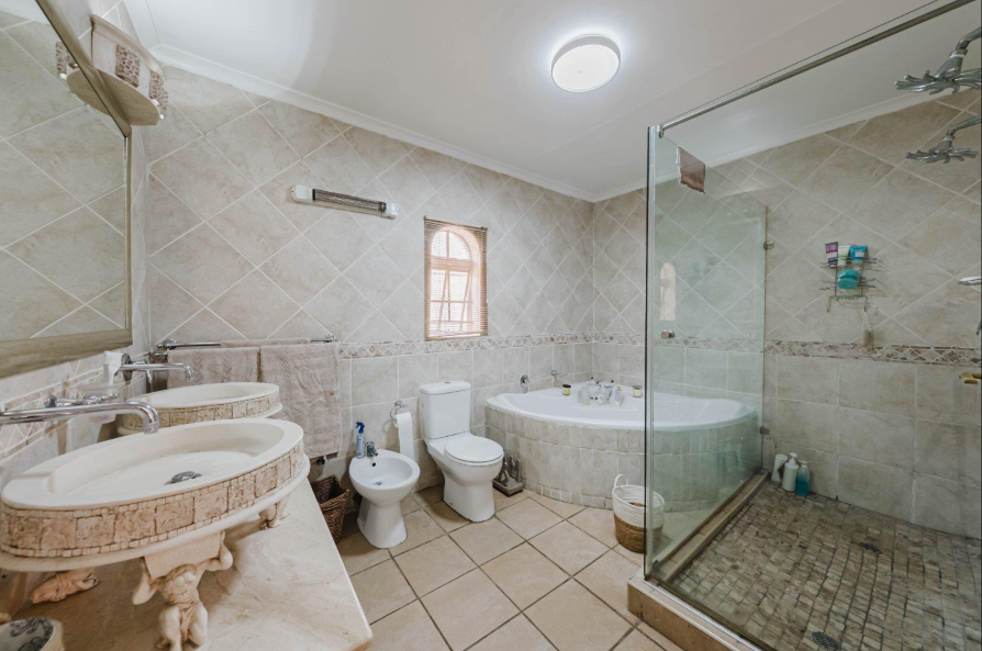 5 Bedroom Property for Sale in Brackenhurst Gauteng