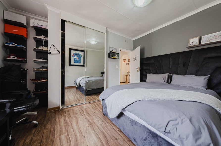 5 Bedroom Property for Sale in Brackenhurst Gauteng