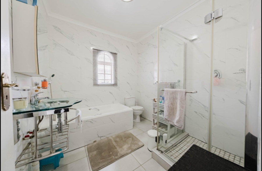 5 Bedroom Property for Sale in Brackenhurst Gauteng