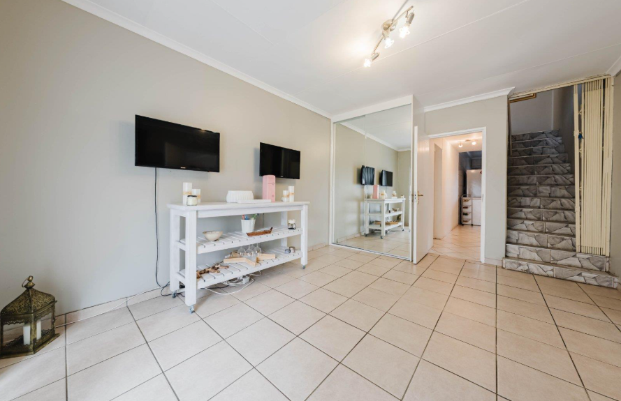 5 Bedroom Property for Sale in Brackenhurst Gauteng