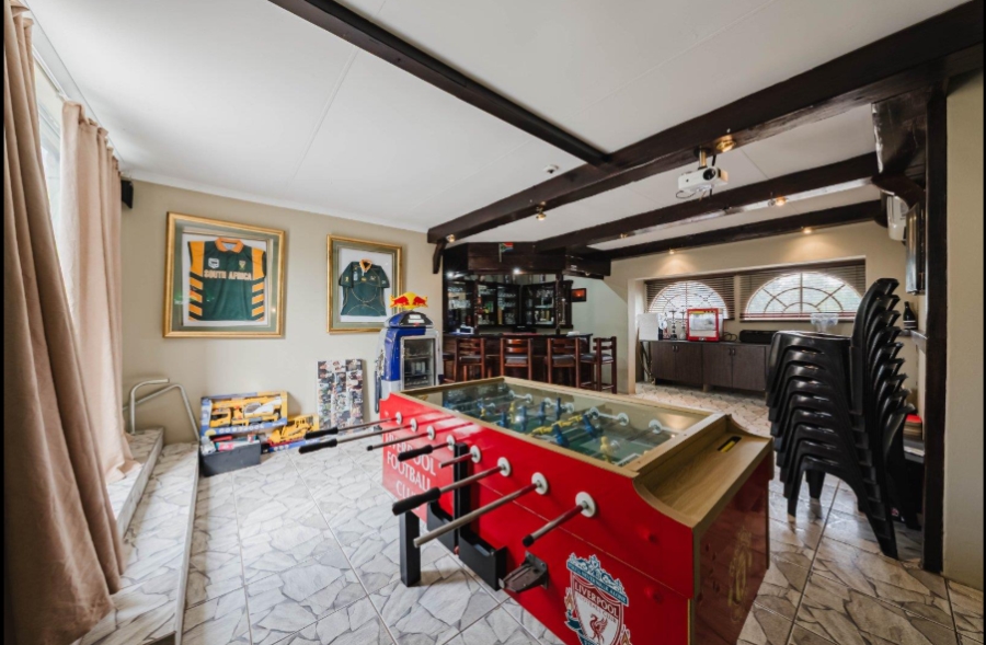 5 Bedroom Property for Sale in Brackenhurst Gauteng