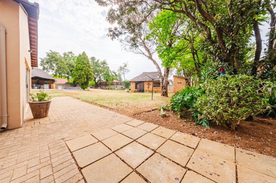 5 Bedroom Property for Sale in Brackenhurst Gauteng