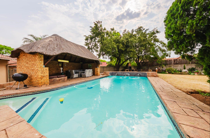 5 Bedroom Property for Sale in Brackenhurst Gauteng
