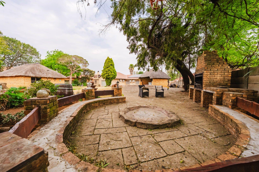 5 Bedroom Property for Sale in Brackenhurst Gauteng