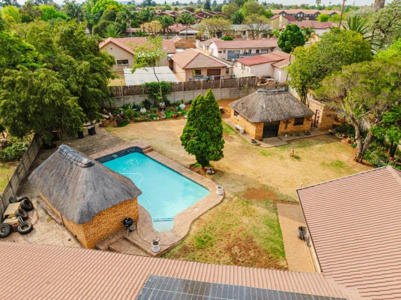 5 Bedroom Property for Sale in Brackenhurst Gauteng