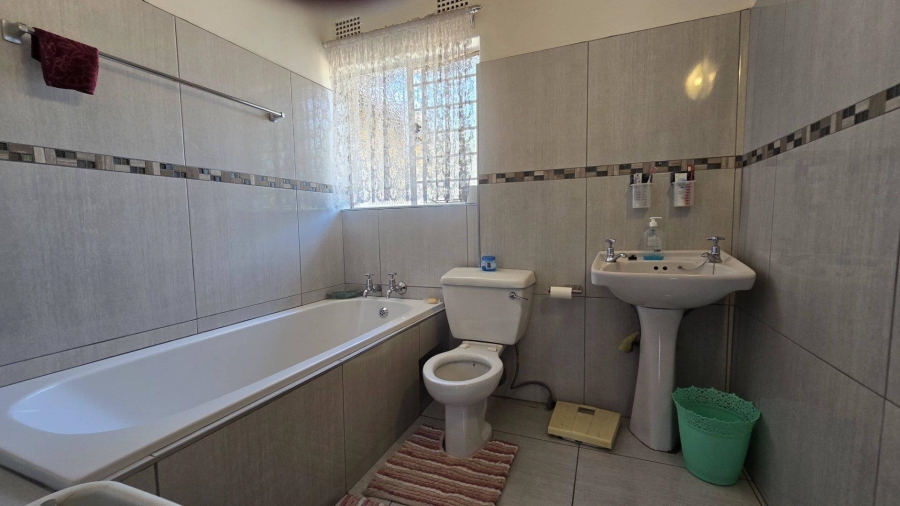 4 Bedroom Property for Sale in Verwoerdpark Gauteng