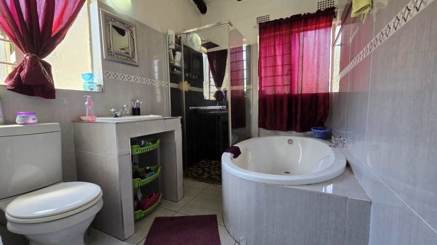 4 Bedroom Property for Sale in Verwoerdpark Gauteng