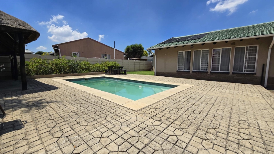 4 Bedroom Property for Sale in Verwoerdpark Gauteng
