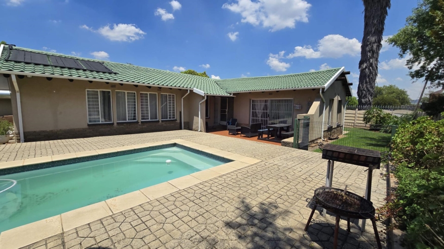 4 Bedroom Property for Sale in Verwoerdpark Gauteng