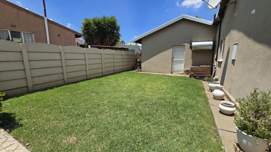 4 Bedroom Property for Sale in Verwoerdpark Gauteng